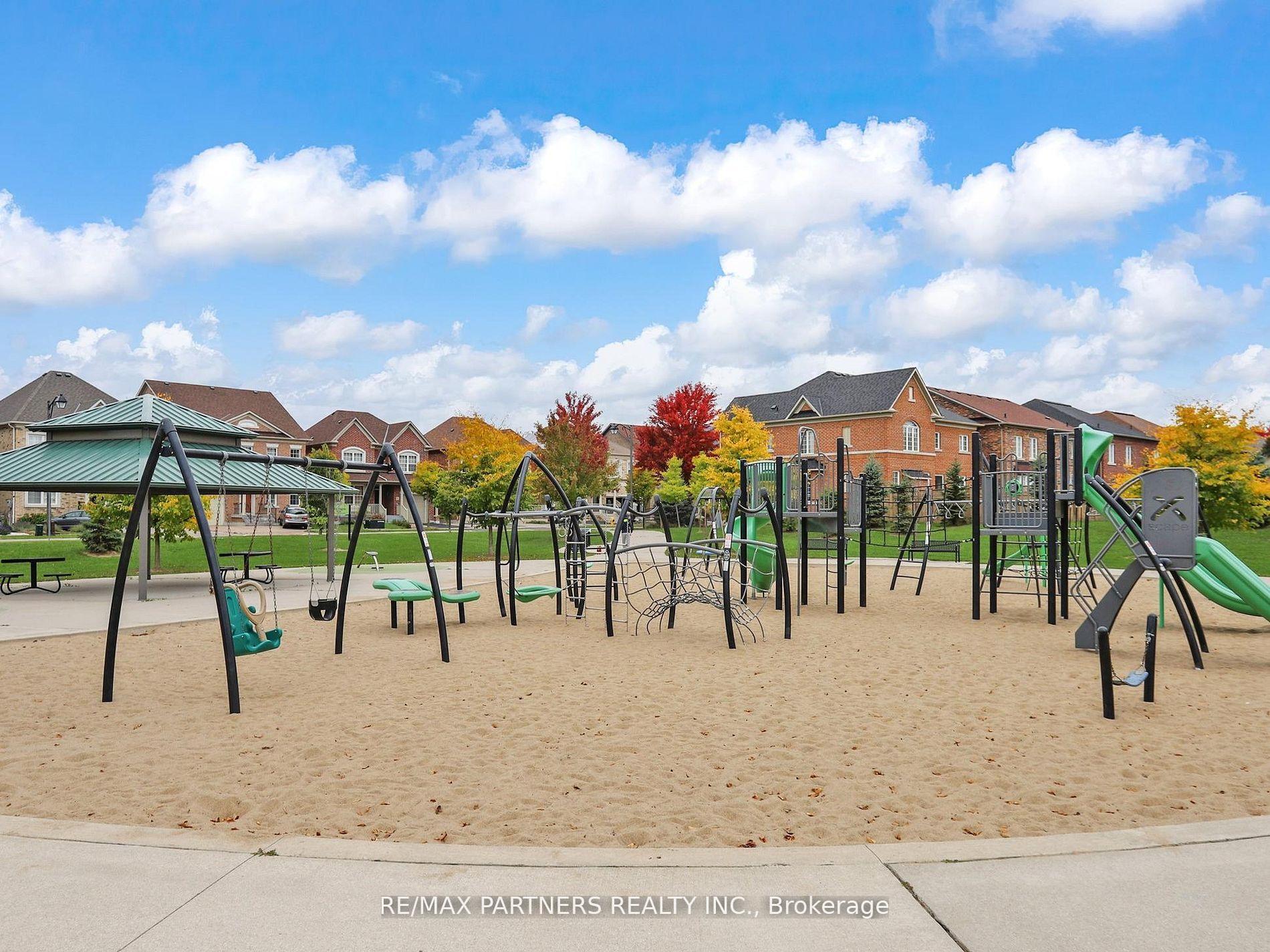 Photo 3 of 29 Robert Osprey Drive, Markham, Cathedraltown — HOMEH