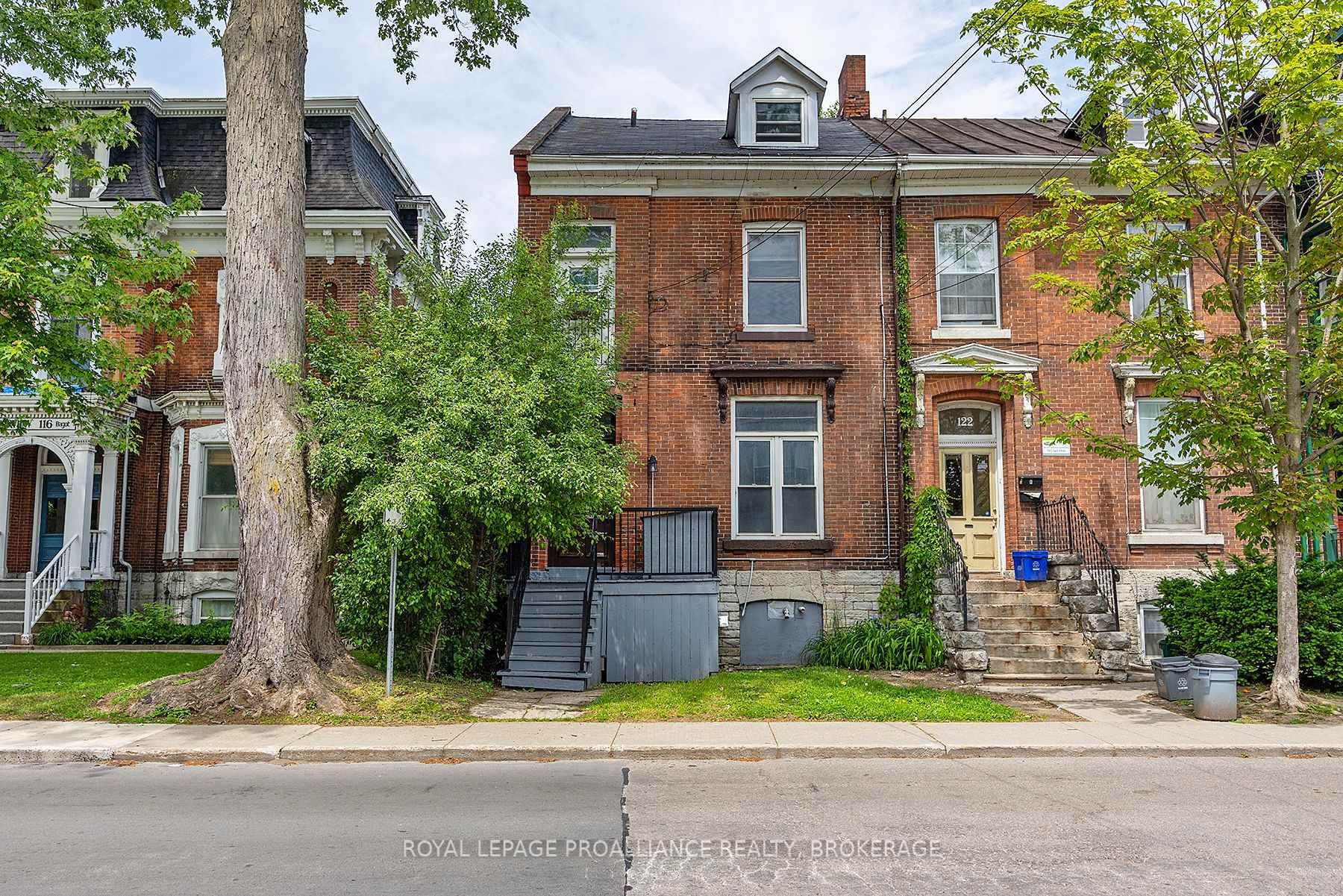 Front of 120 Bagot Street