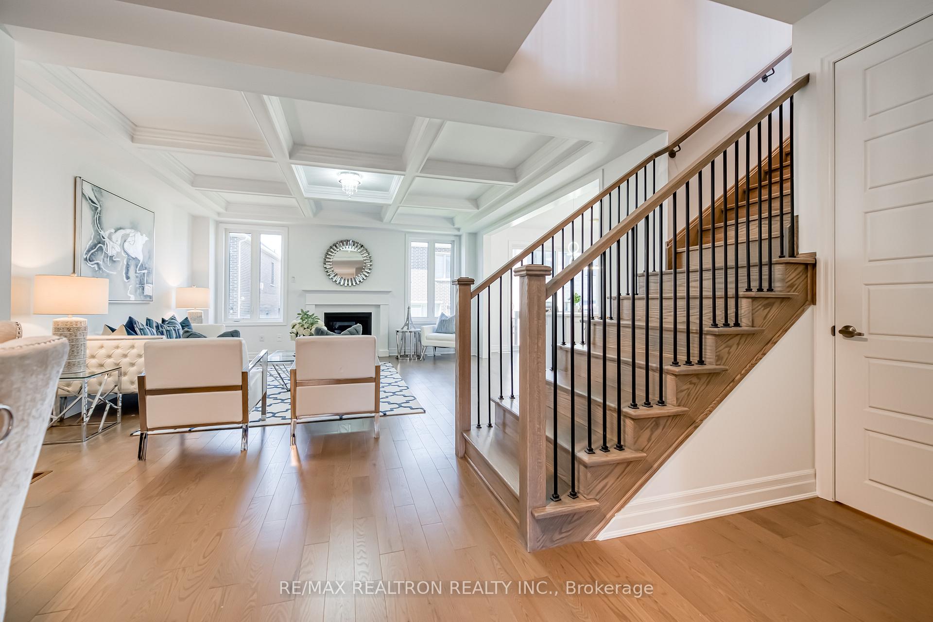 Photo 4 of 63 Greenridge Crescent, Markham, Victoria Square — HOMEH