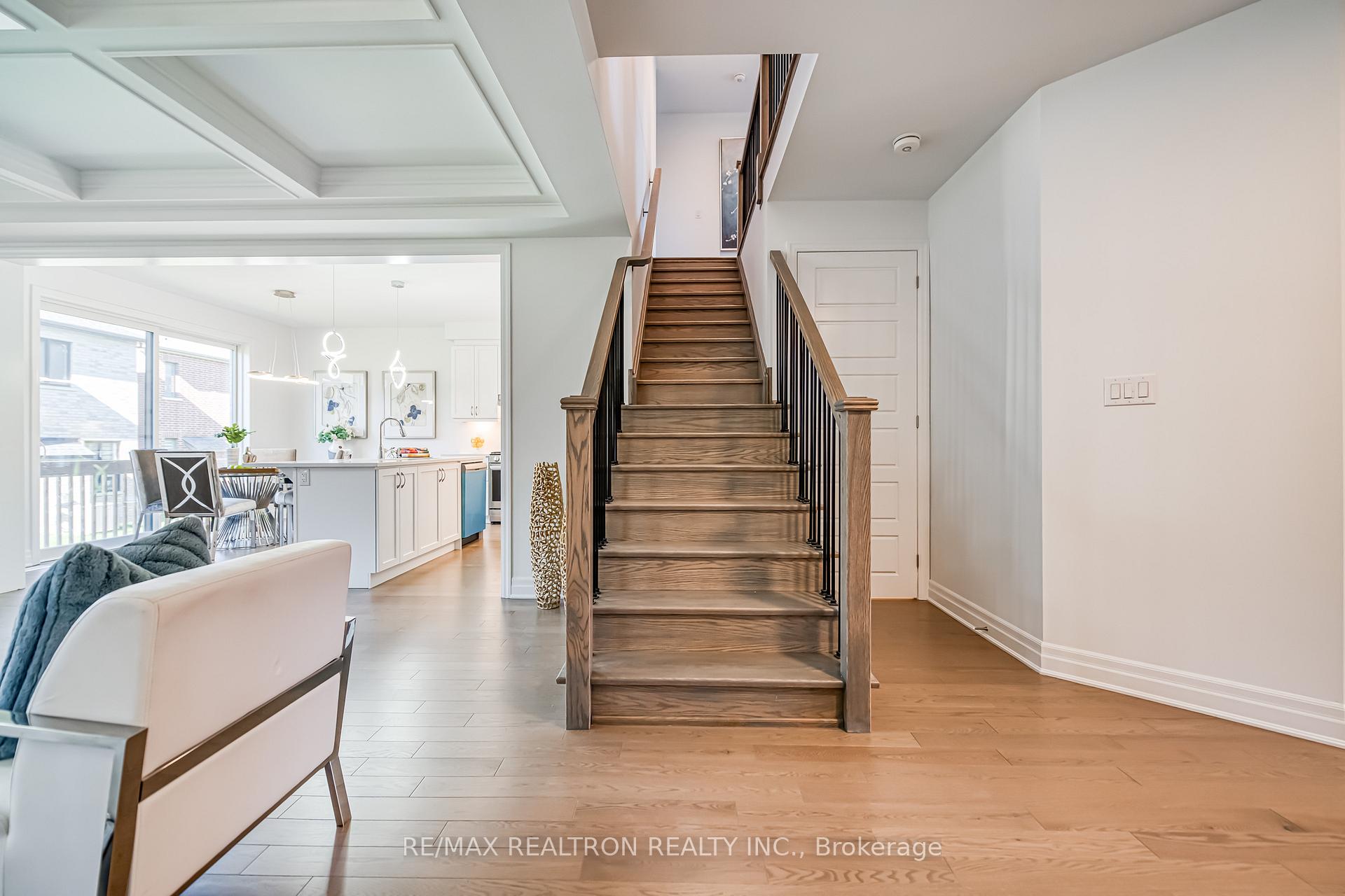 Photo 10 of 63 Greenridge Crescent, Markham, Victoria Square — HOMEH
