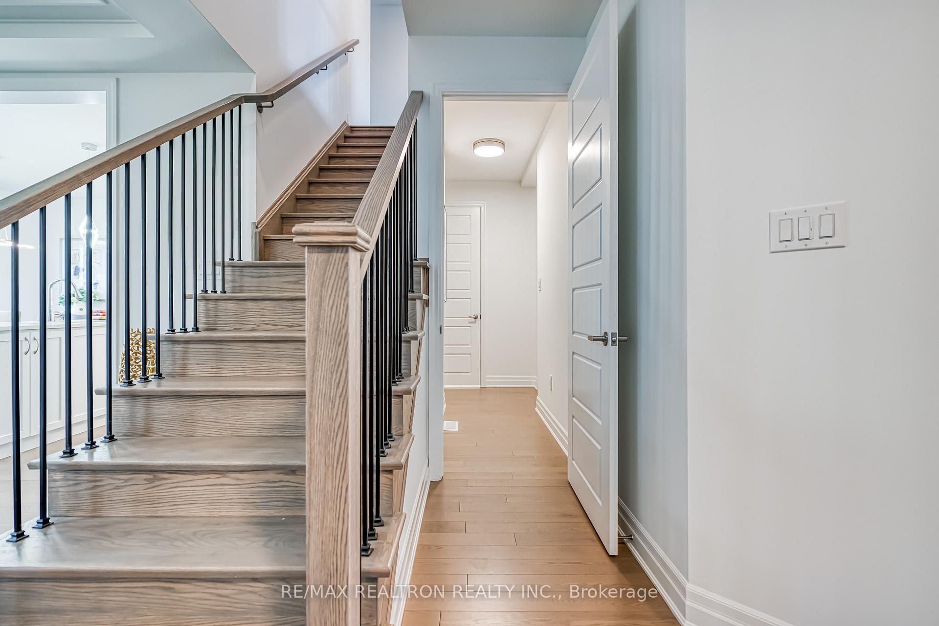 Photo 16 of 63 Greenridge Crescent, Markham, Victoria Square — HOMEH