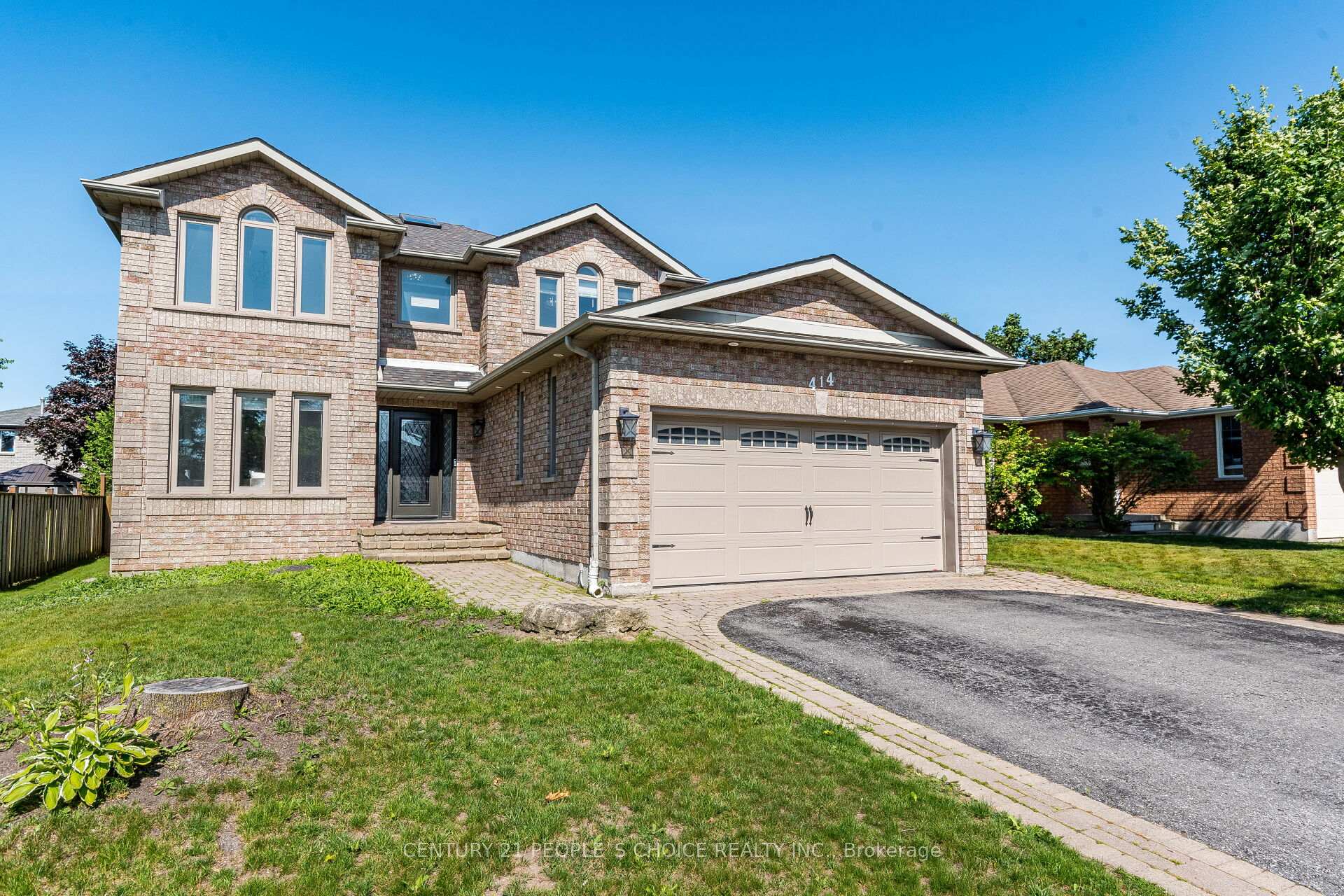 Front of 414 Cundles Road W