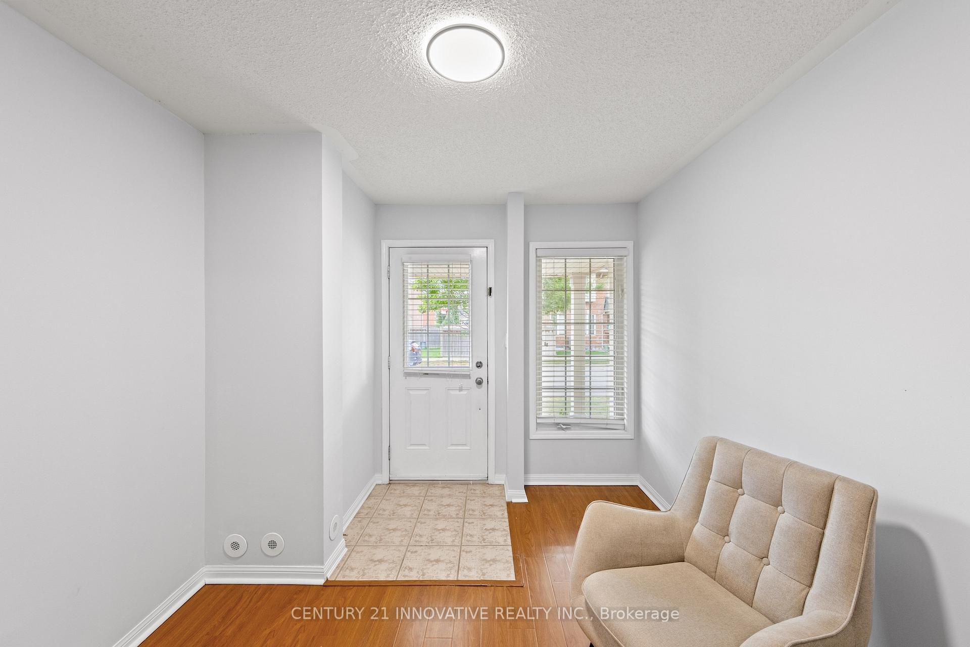 Photo 3 of 915 Hasselfeldt Heights, Milton, Coates — HOMEH