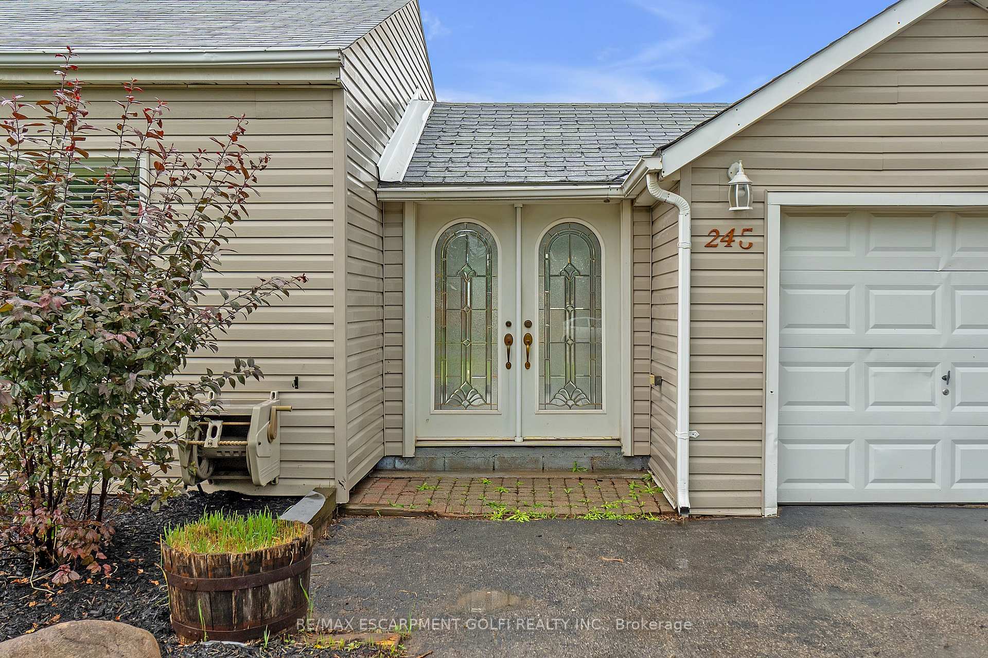Photo 3 of 245 Cedardale Avenue, Hamilton, Stoney Creek — HOMEH