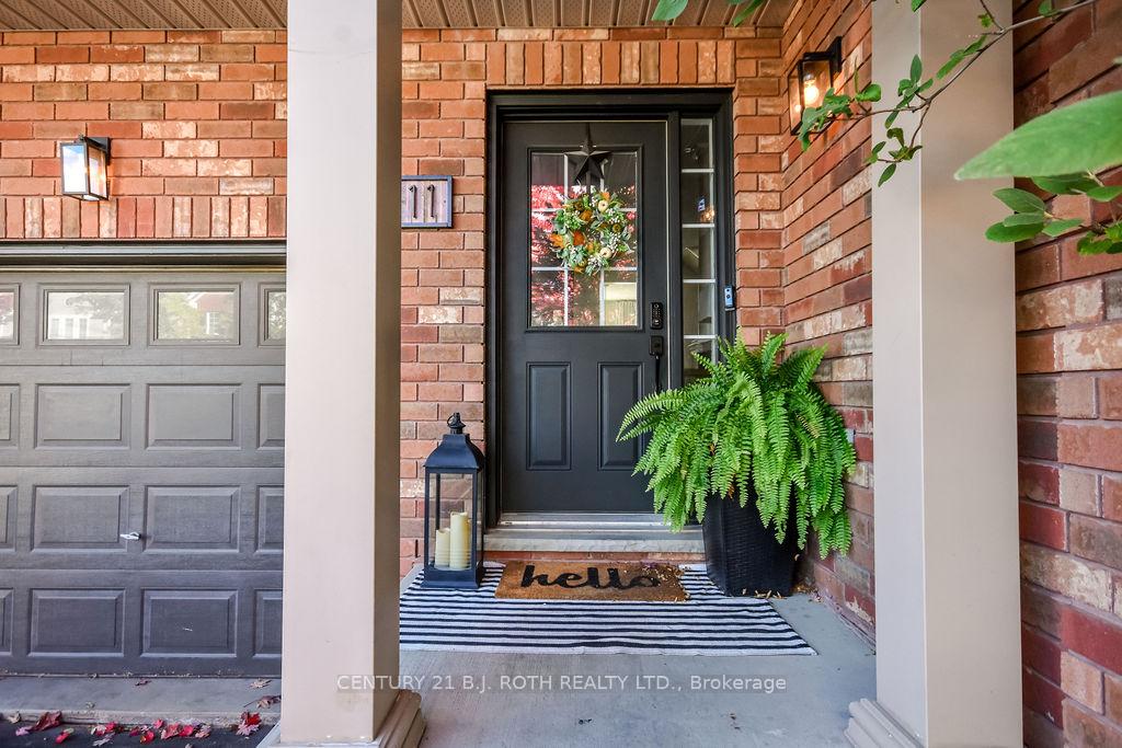 Photo 2 of 11 Blackbird Lane, Barrie, 400 West — HOMEH