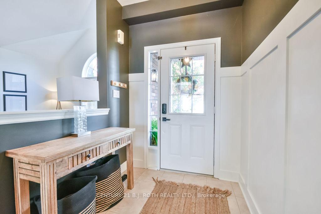 Photo 4 of 11 Blackbird Lane, Barrie, 400 West — HOMEH