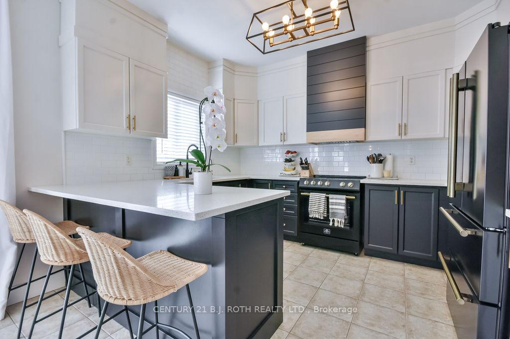 Photo 22 of 11 Blackbird Lane, Barrie, 400 West — HOMEH