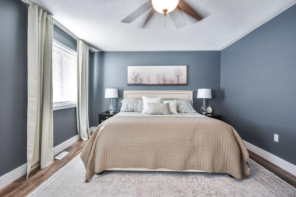 Photo 48 of 11 Blackbird Lane, Barrie, 400 West — HOMEH