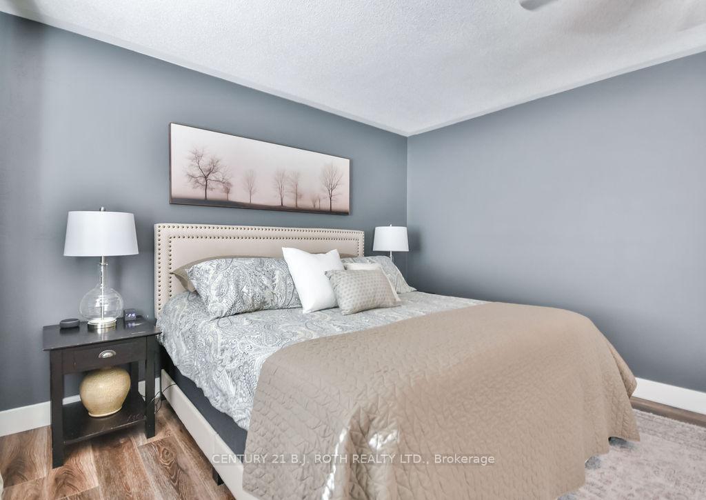 Photo 30 of 11 Blackbird Lane, Barrie, 400 West — HOMEH