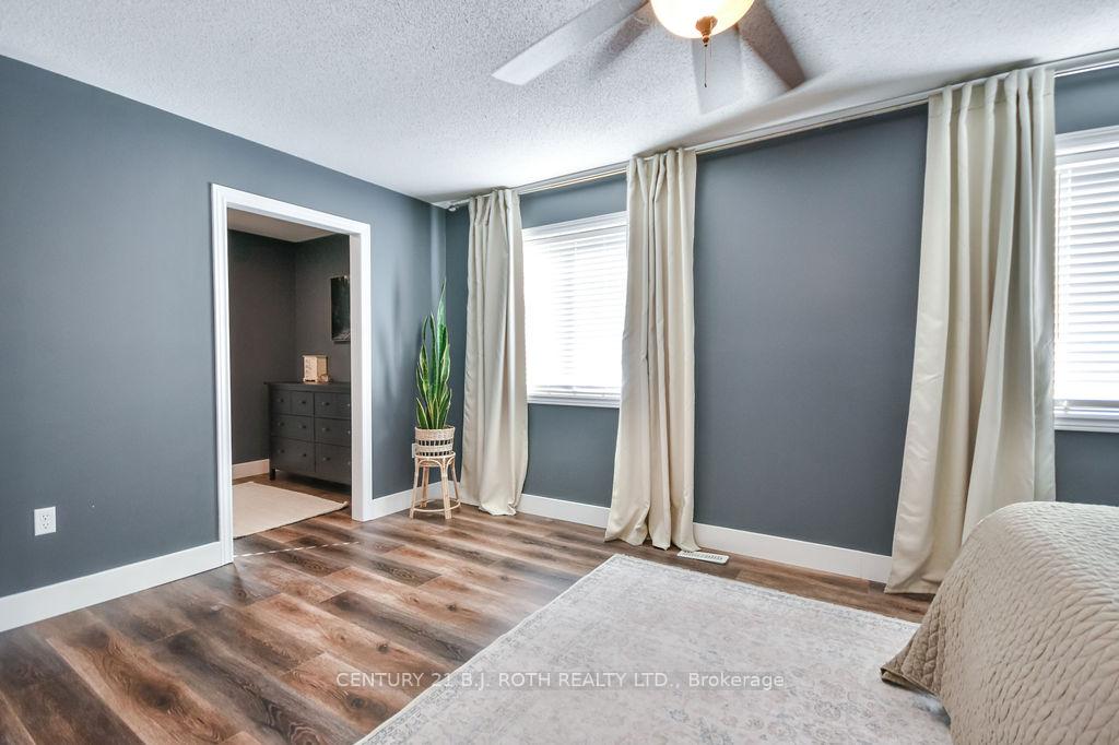 Photo 32 of 11 Blackbird Lane, Barrie, 400 West — HOMEH