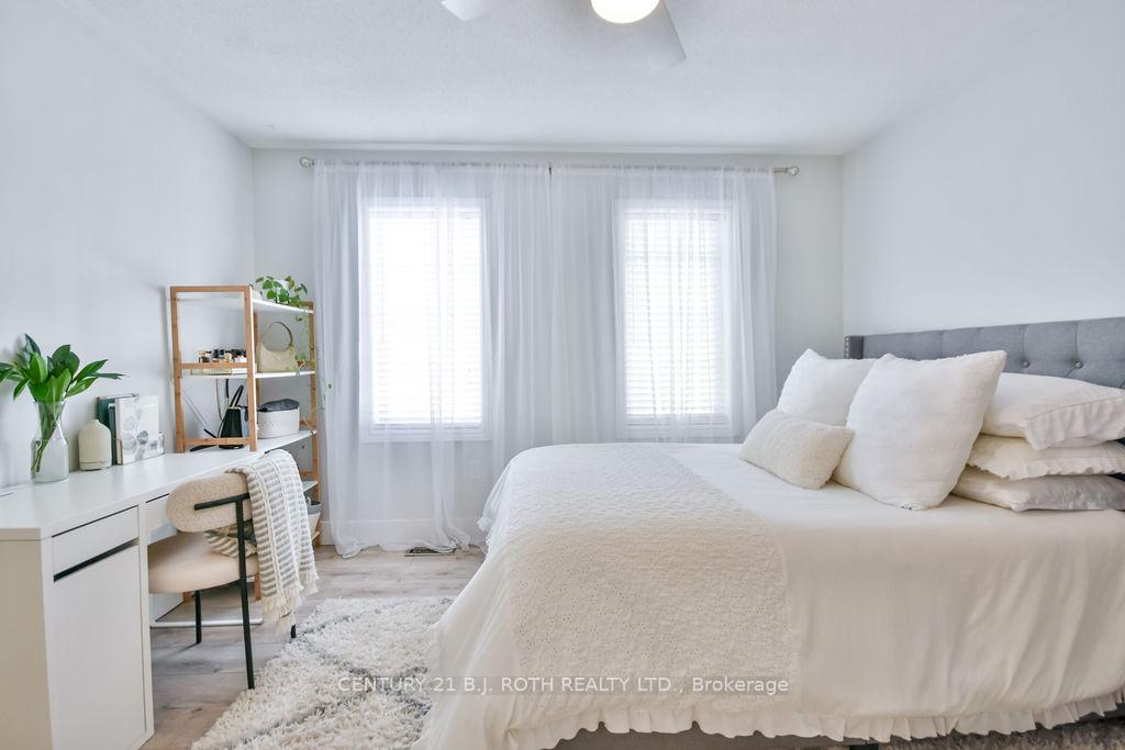 Photo 37 of 11 Blackbird Lane, Barrie, 400 West — HOMEH
