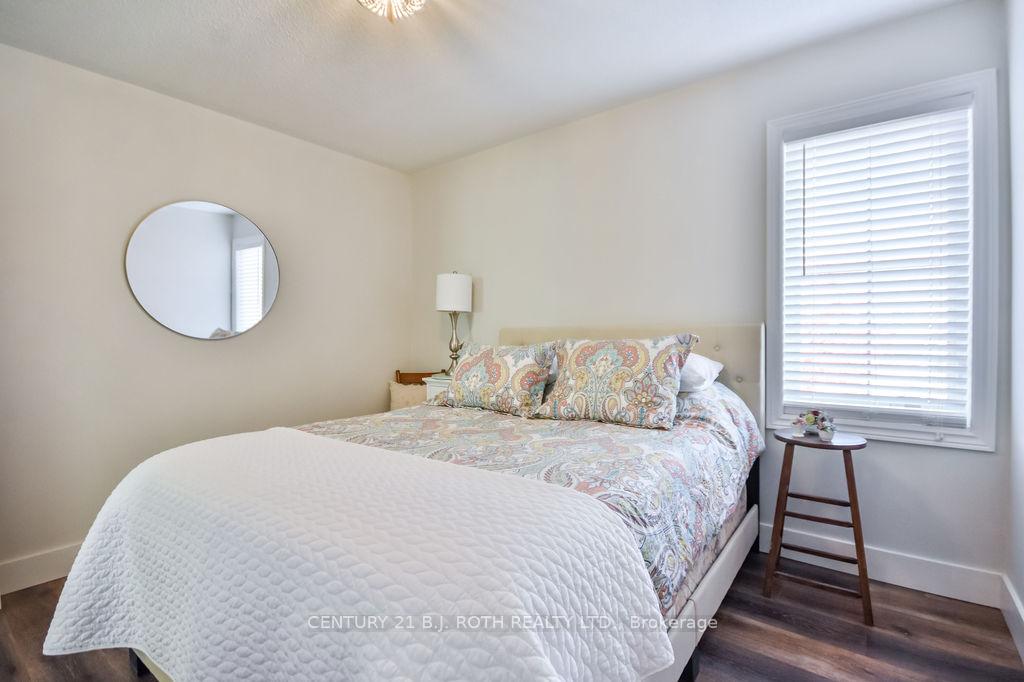 Photo 39 of 11 Blackbird Lane, Barrie, 400 West — HOMEH
