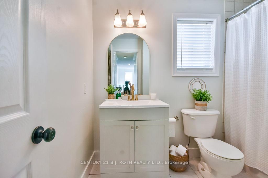 Photo 45 of 11 Blackbird Lane, Barrie, 400 West — HOMEH