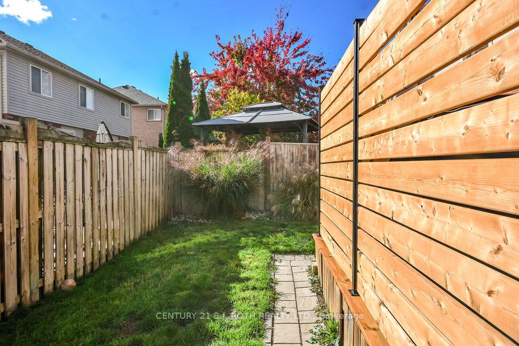 Photo 47 of 11 Blackbird Lane, Barrie, 400 West — HOMEH