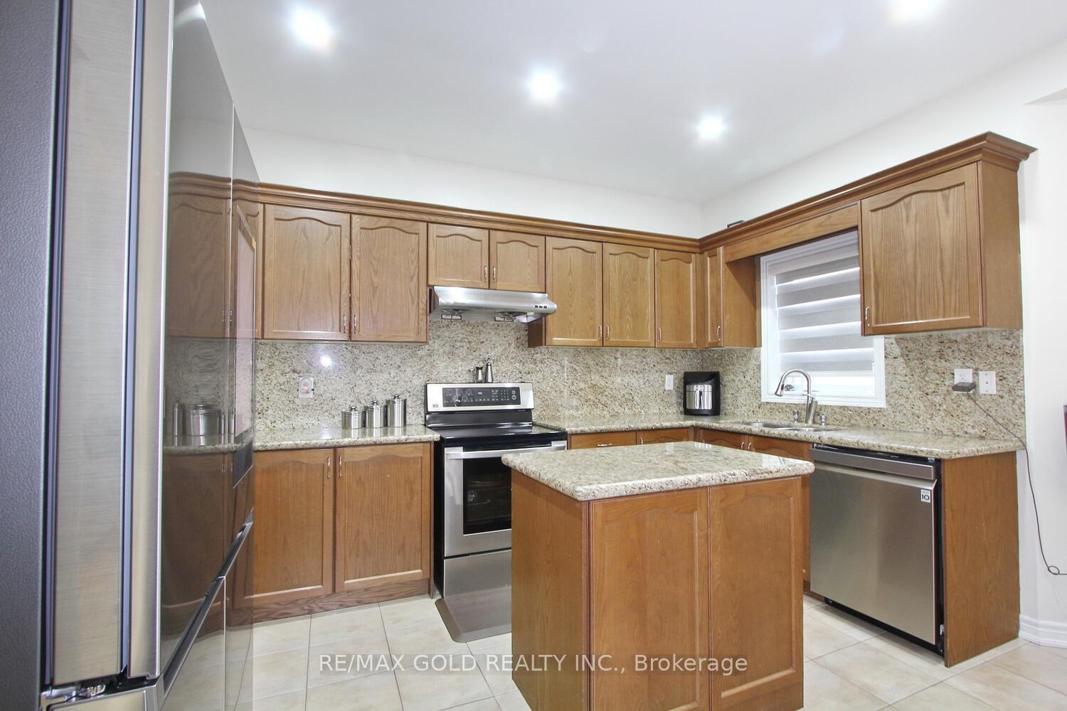 Photo 11 of 42 Strathdale Road, Brampton, Bram East — HOMEH