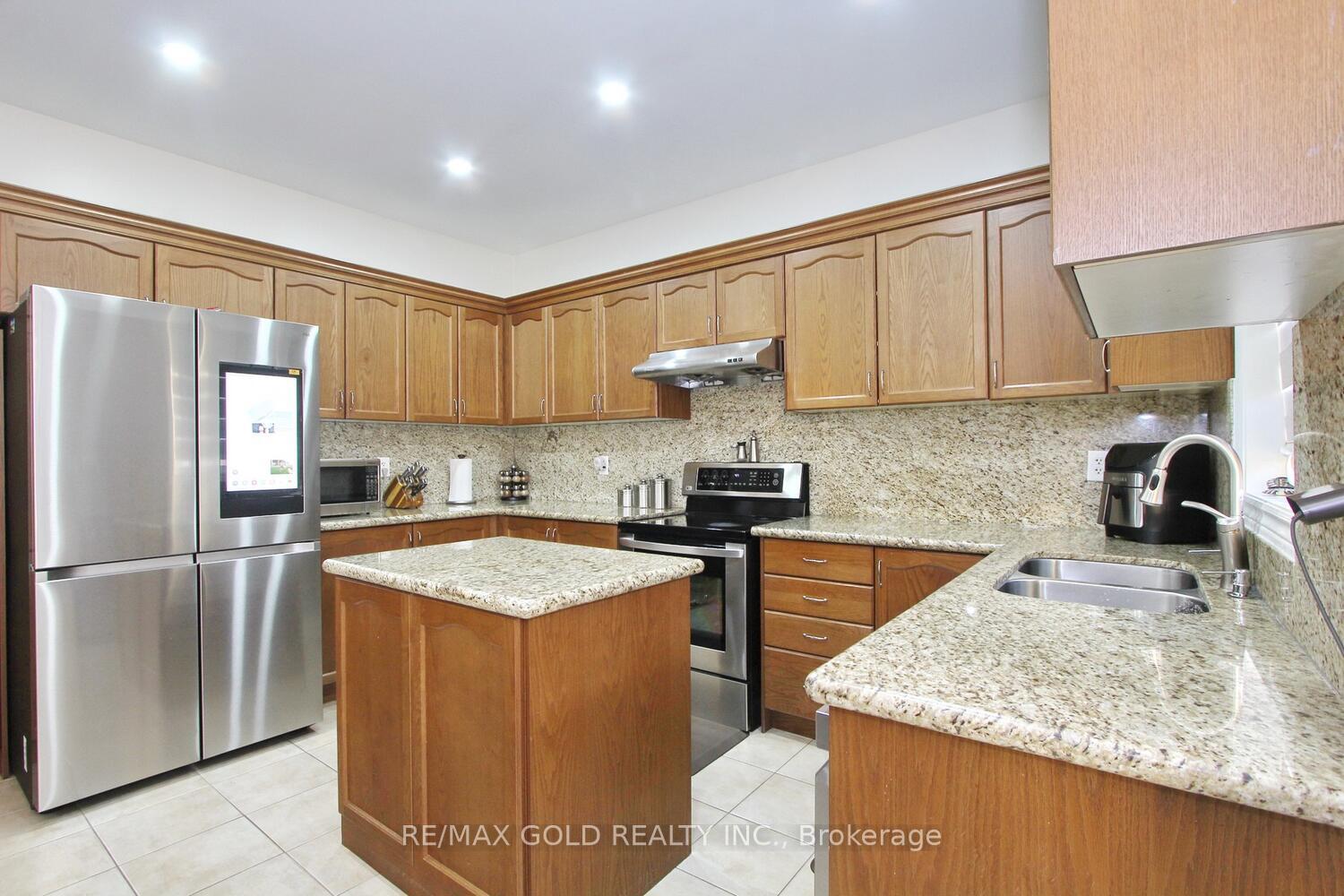 Photo 10 of 42 Strathdale Road, Brampton, Bram East — HOMEH