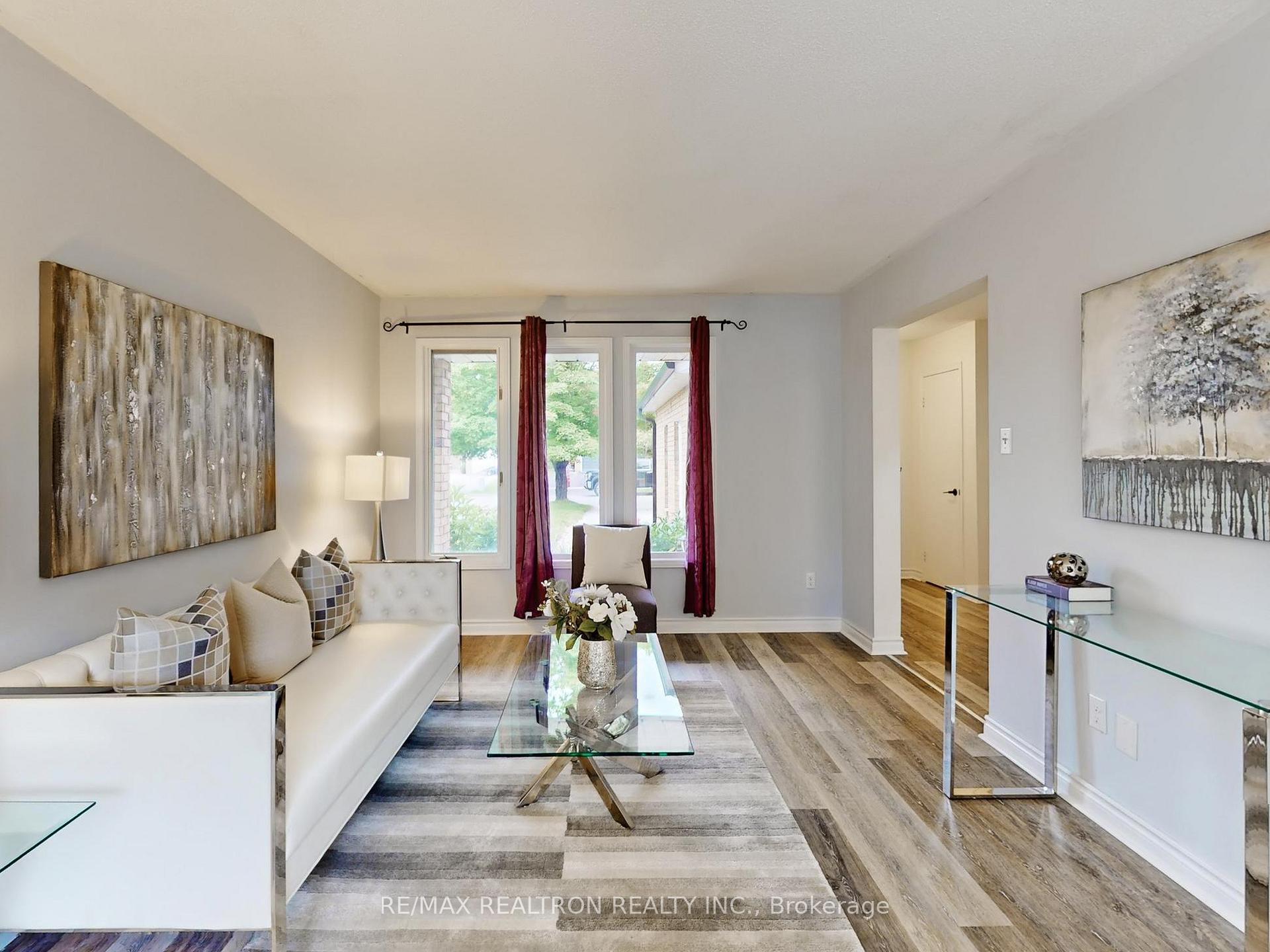 Photo 5 of 119 Garden Drive, Barrie, Allandale Heights — HOMEH