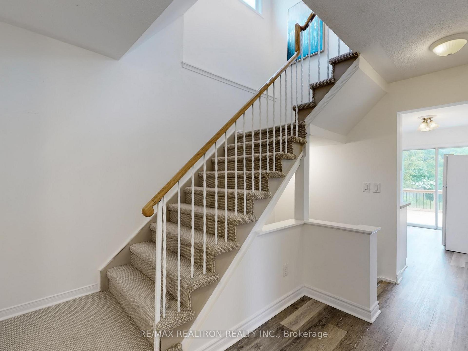 Photo 18 of 119 Garden Drive, Barrie, Allandale Heights — HOMEH