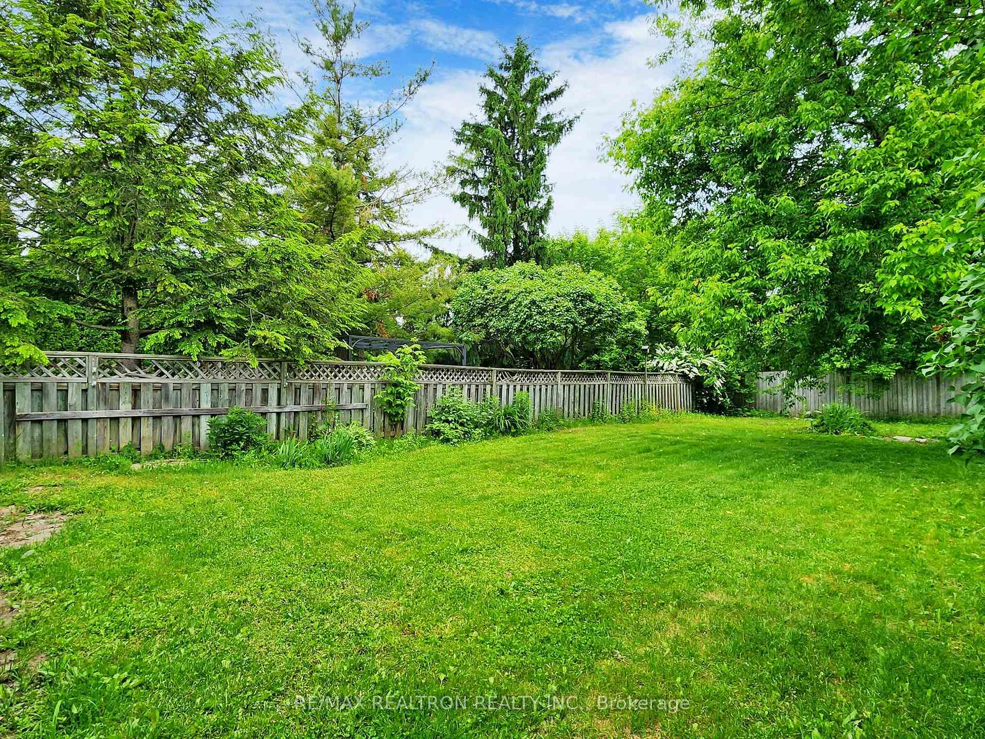 Photo 32 of 119 Garden Drive, Barrie, Allandale Heights — HOMEH