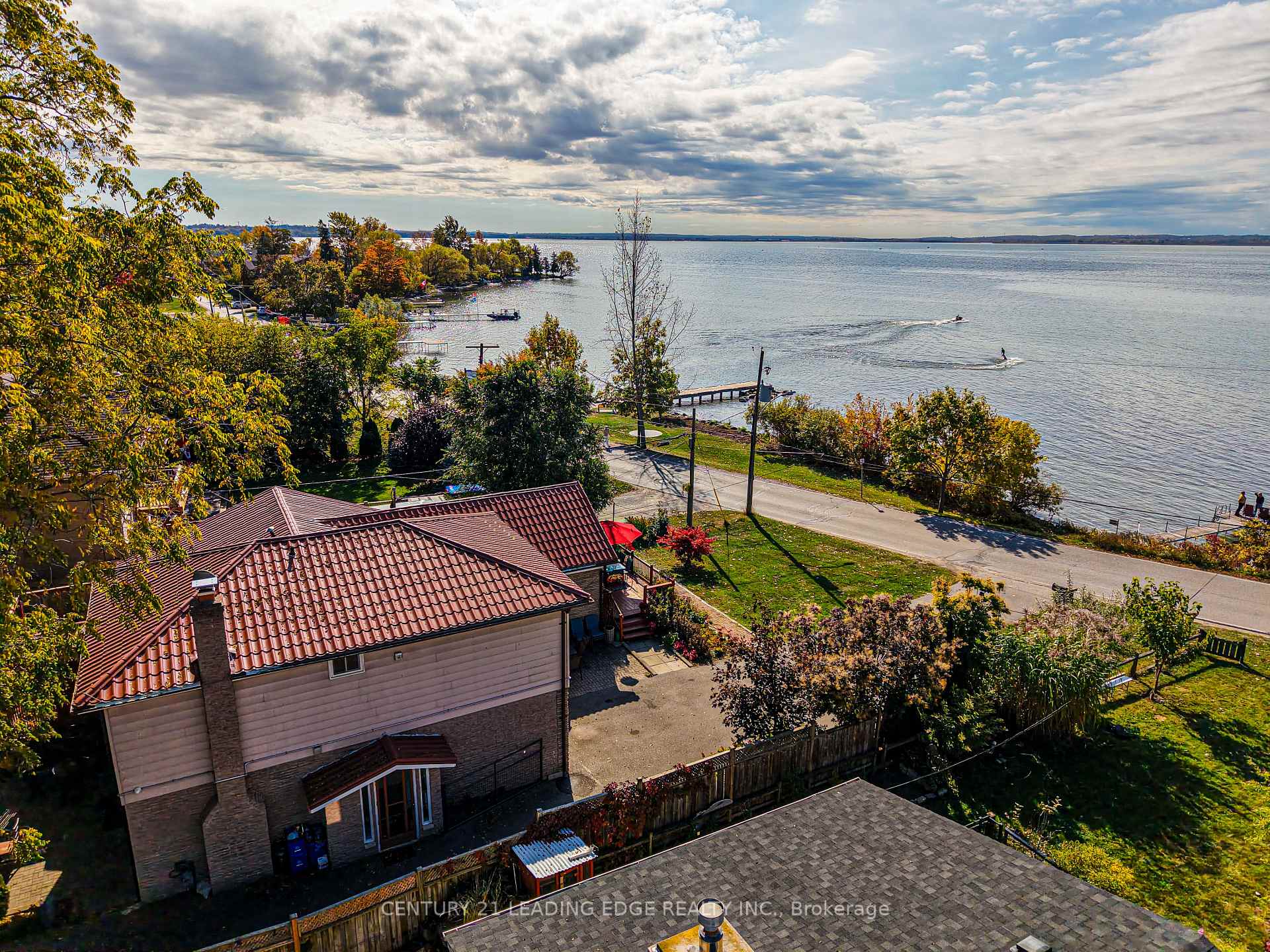 Photo 4 of 55 Lake Drive N, Georgina, Historic Lakeshore Communities — HOMEH