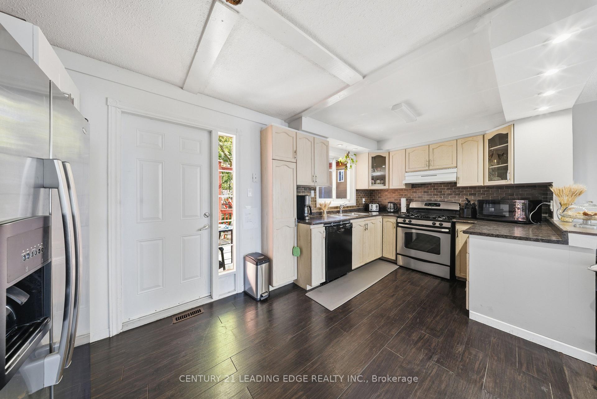 Photo 13 of 55 Lake Drive N, Georgina, Historic Lakeshore Communities — HOMEH