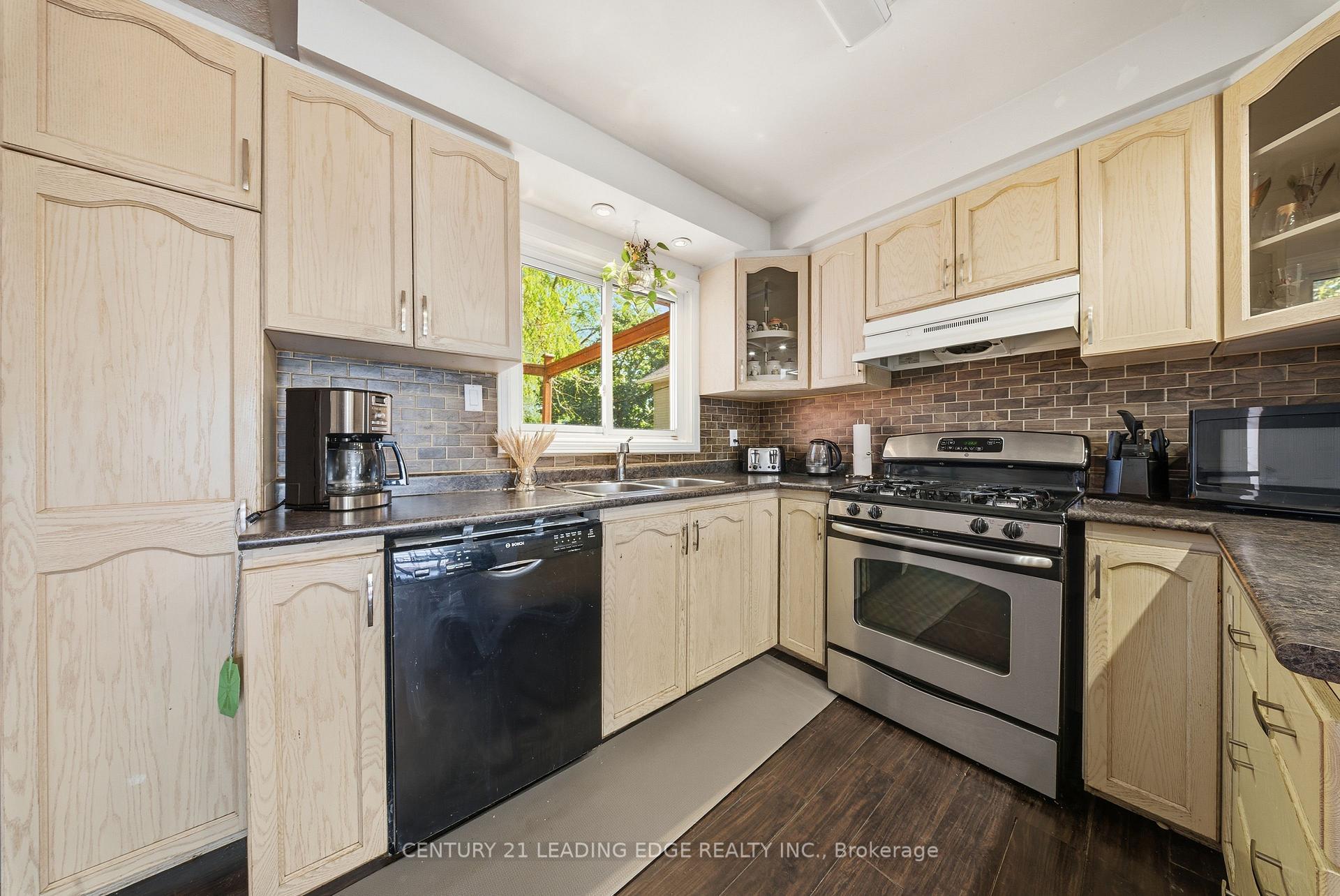 Photo 7 of 55 Lake Drive N, Georgina, Historic Lakeshore Communities — HOMEH