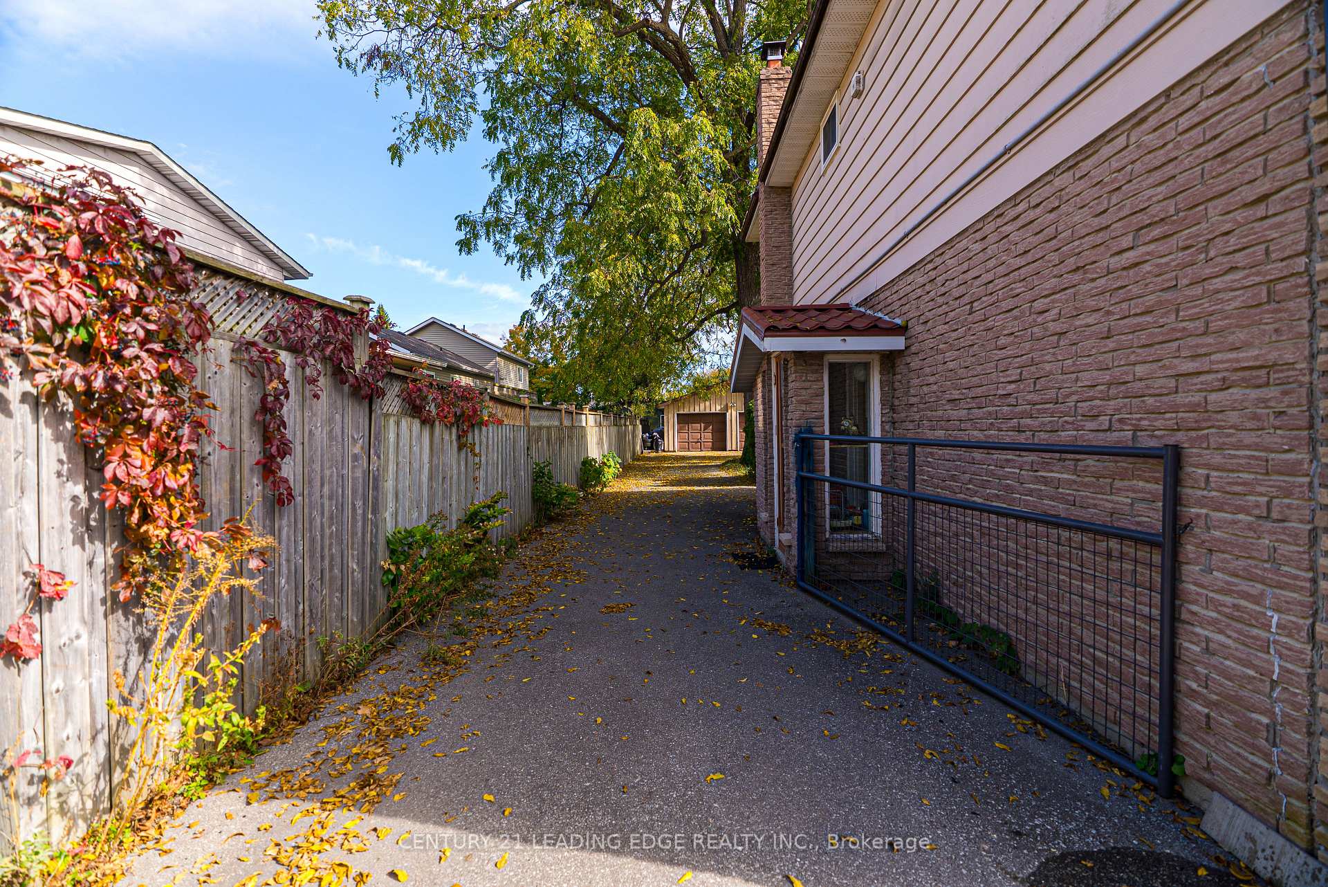 Photo 36 of 55 Lake Drive N, Georgina, Historic Lakeshore Communities — HOMEH