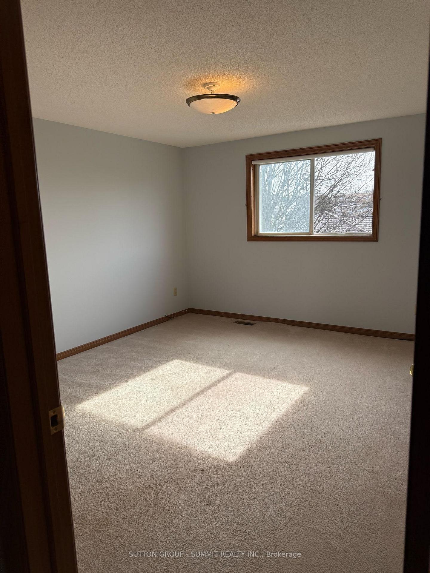 Photo 10 of Unit upper level, 33 Freshmeadow Way, Guelph, Willow West/Sugarbush/West Acres — HOMEH