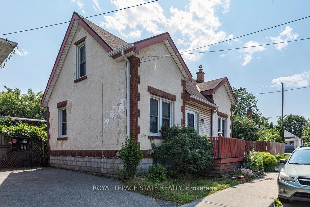 Photo 3 of 14 Allan Avenue, Hamilton, Homeside — HOMEH