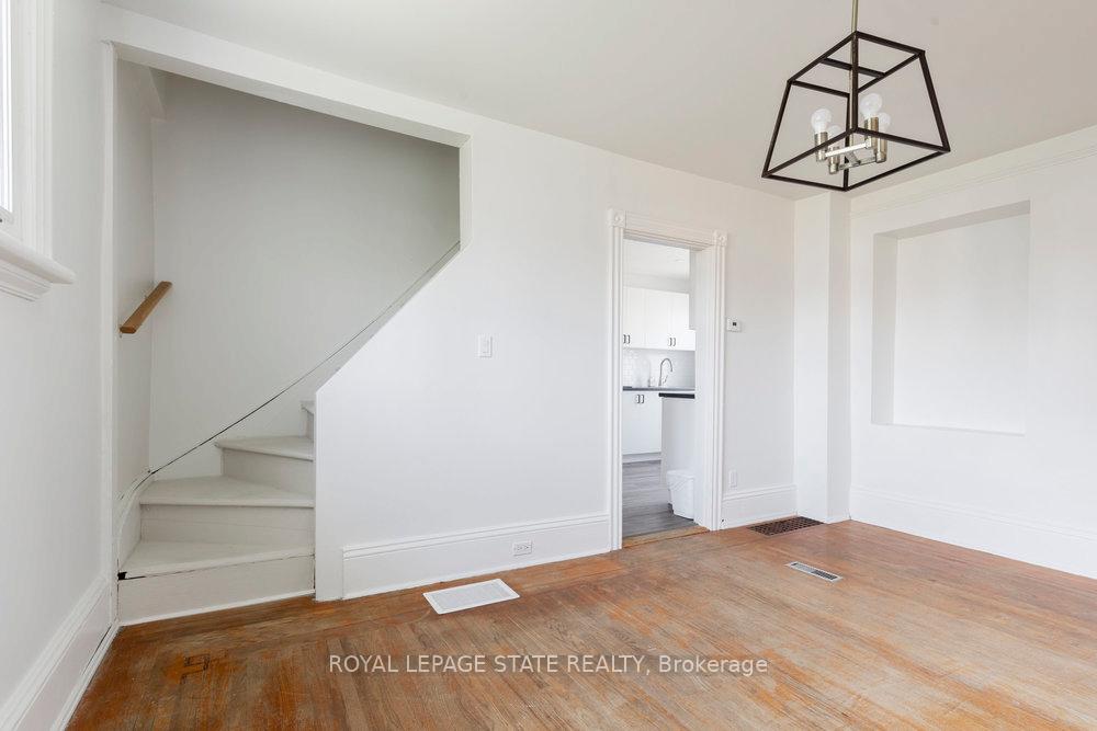 Photo 15 of 14 Allan Avenue, Hamilton, Homeside — HOMEH