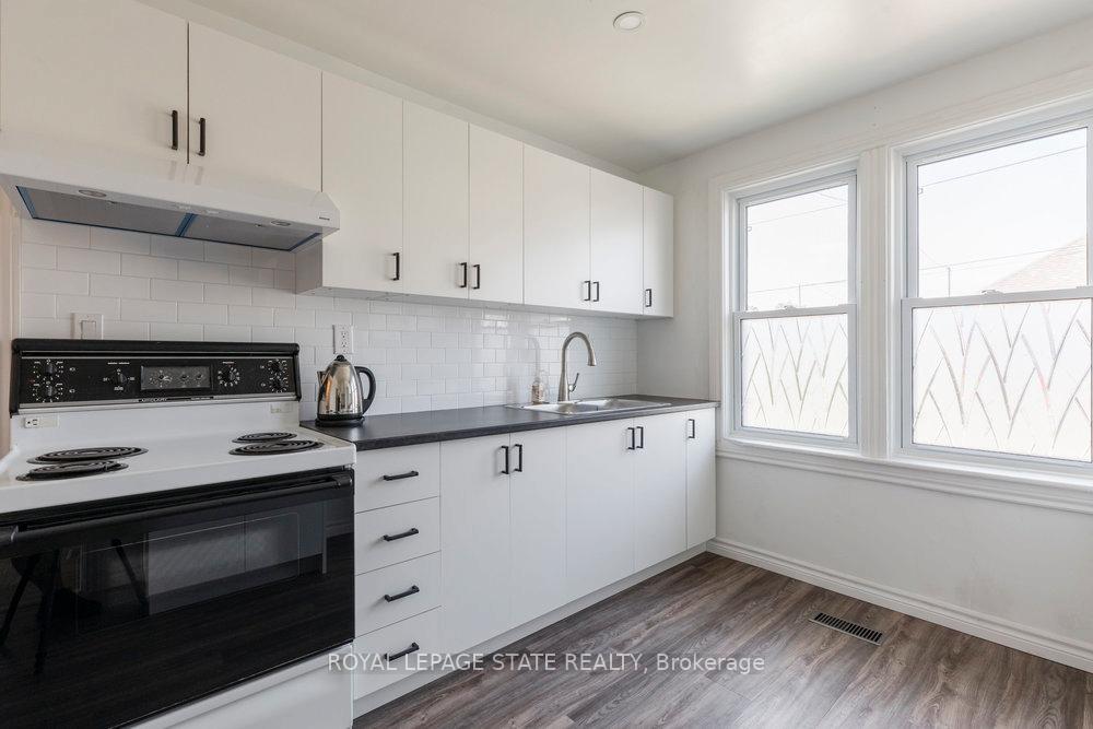 Photo 25 of 14 Allan Avenue, Hamilton, Homeside — HOMEH