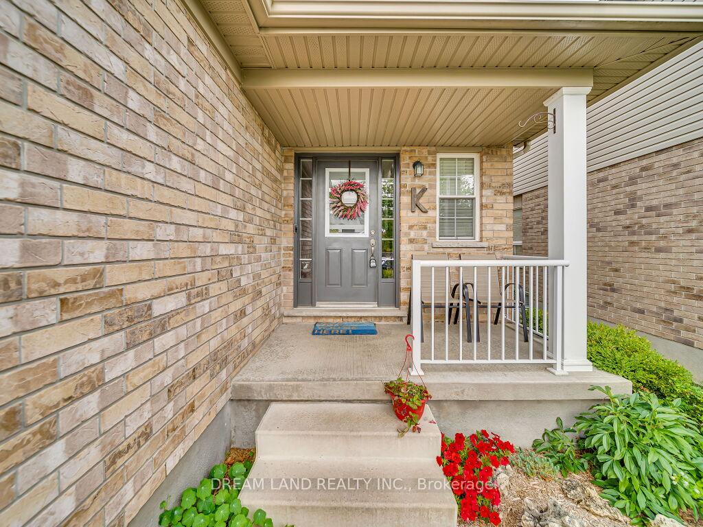 Photo 2 of 11 Schiedel Drive, Guelph, Victoria North — HOMEH