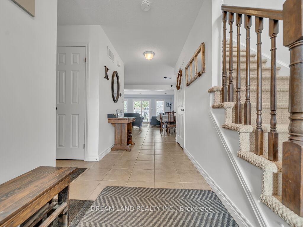 Photo 4 of 11 Schiedel Drive, Guelph, Victoria North — HOMEH