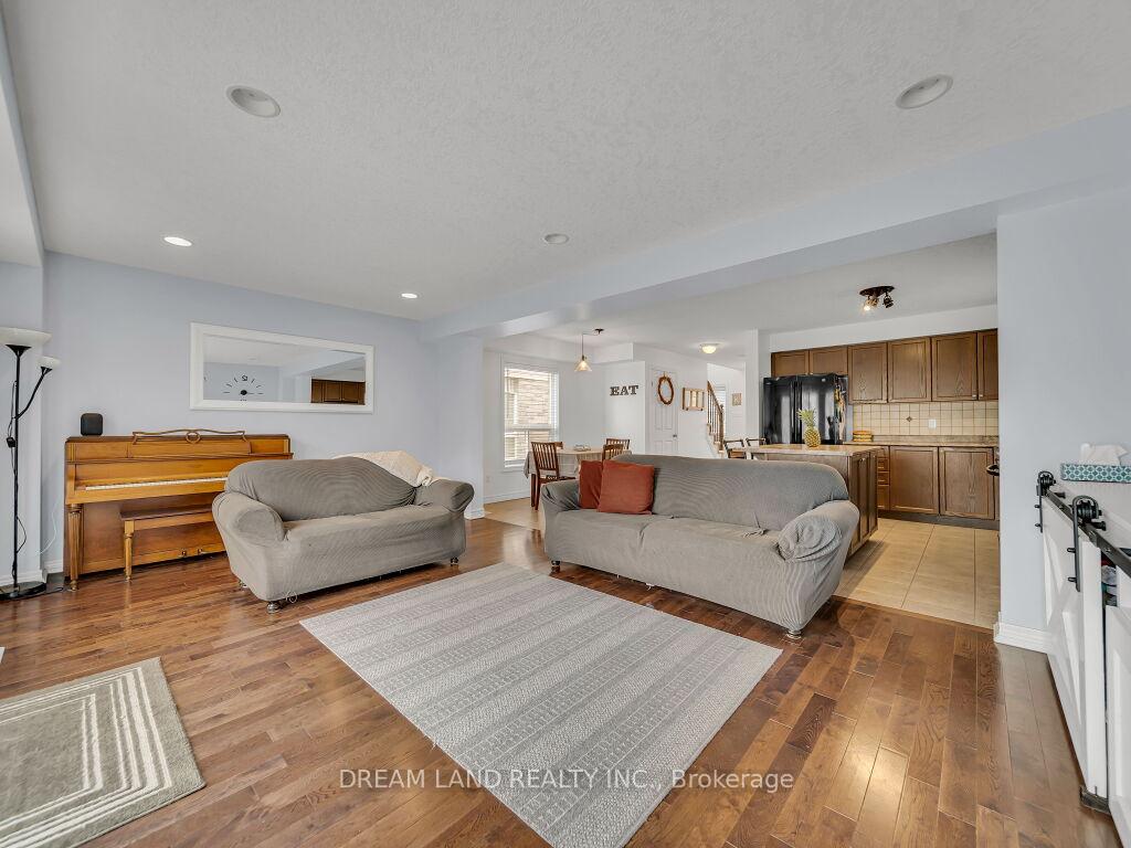 Photo 6 of 11 Schiedel Drive, Guelph, Victoria North — HOMEH