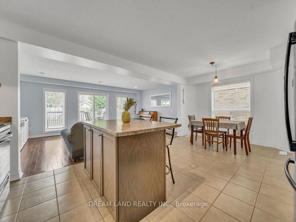 Photo 8 of 11 Schiedel Drive, Guelph, Victoria North — HOMEH