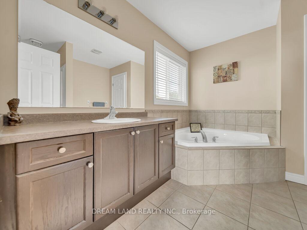 Photo 12 of 11 Schiedel Drive, Guelph, Victoria North — HOMEH