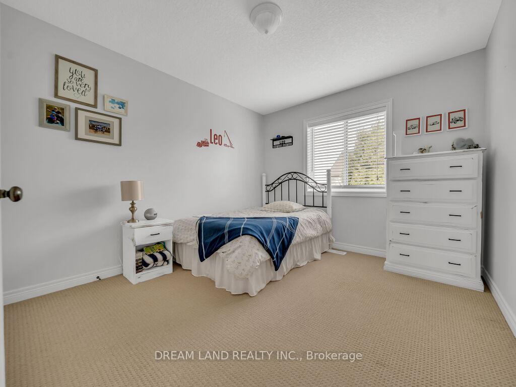 Photo 13 of 11 Schiedel Drive, Guelph, Victoria North — HOMEH