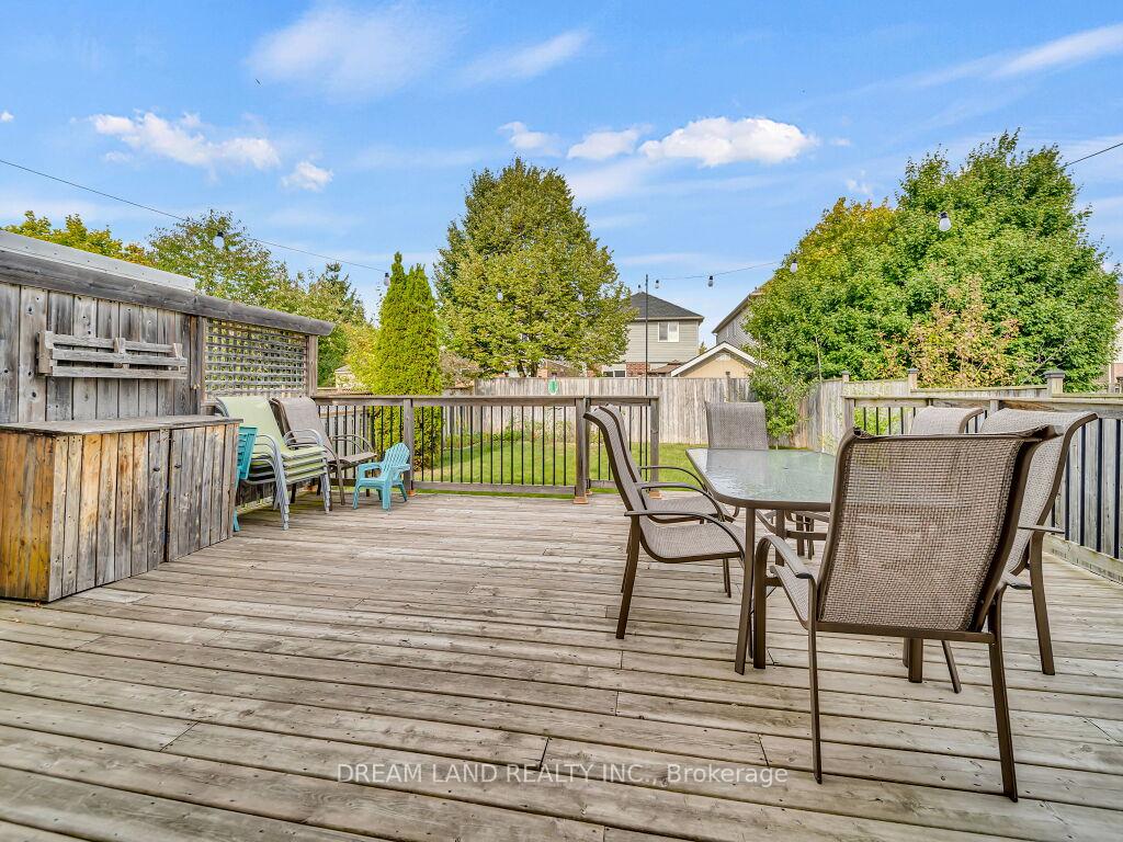 Photo 16 of 11 Schiedel Drive, Guelph, Victoria North — HOMEH