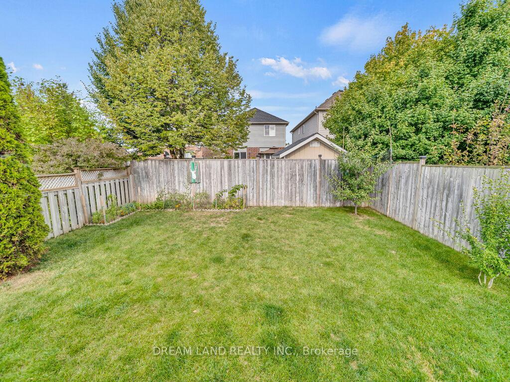Photo 17 of 11 Schiedel Drive, Guelph, Victoria North — HOMEH