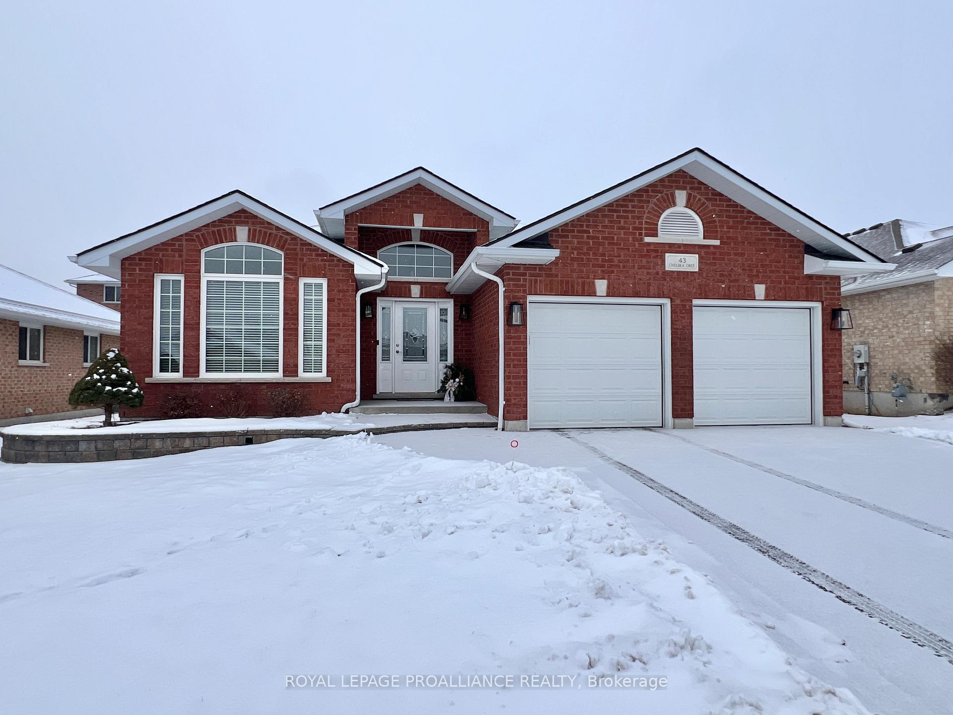 Photo 2 of 43 Chelsea Crescent, Belleville, Thurlow Ward — HOMEH