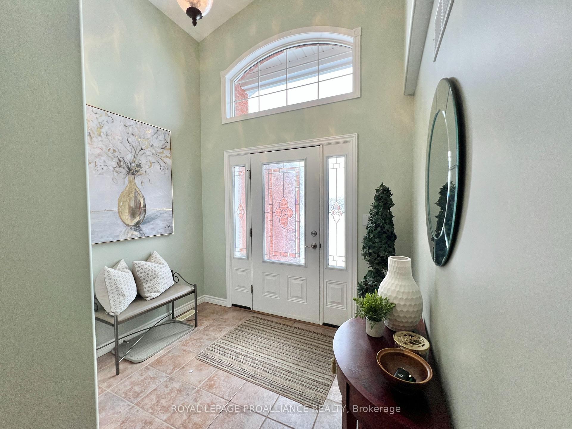 Photo 3 of 43 Chelsea Crescent, Belleville, Thurlow Ward — HOMEH