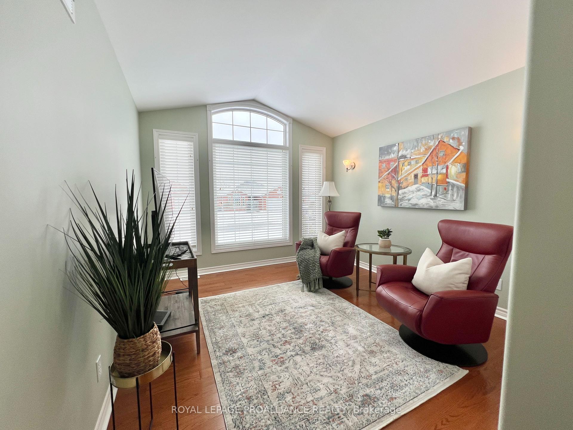 Photo 4 of 43 Chelsea Crescent, Belleville, Thurlow Ward — HOMEH