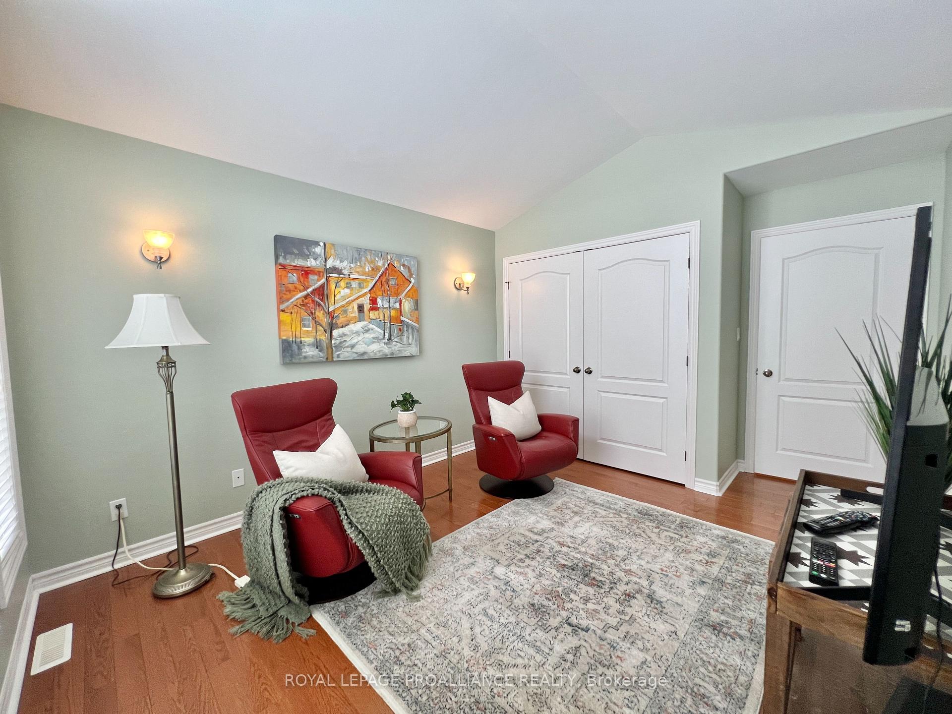 Photo 5 of 43 Chelsea Crescent, Belleville, Thurlow Ward — HOMEH