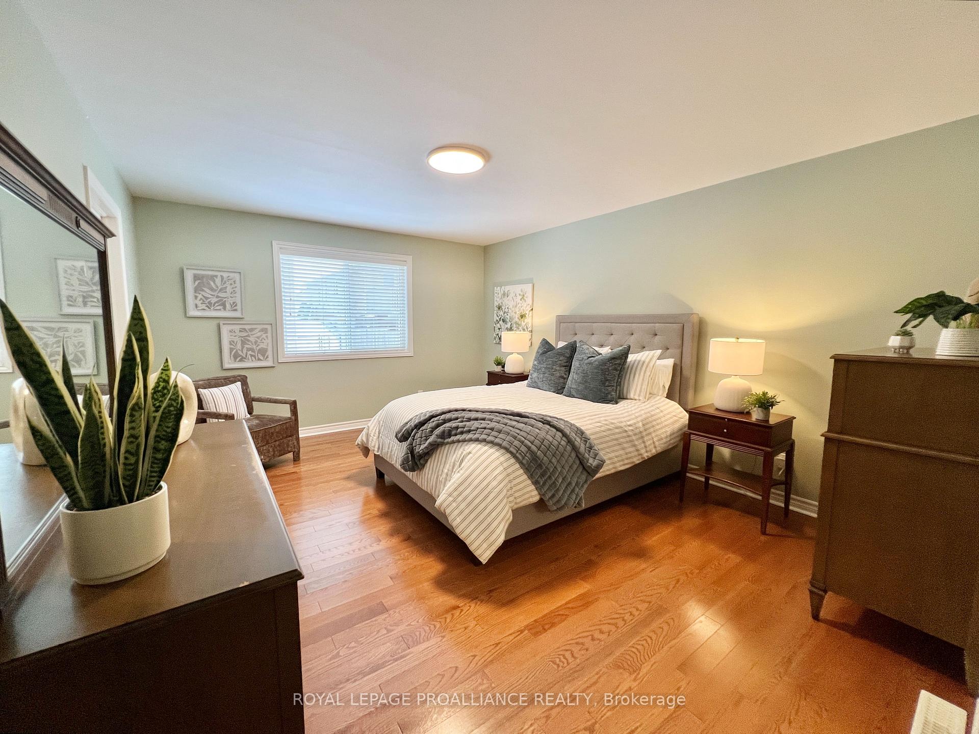 Photo 11 of 43 Chelsea Crescent, Belleville, Thurlow Ward — HOMEH