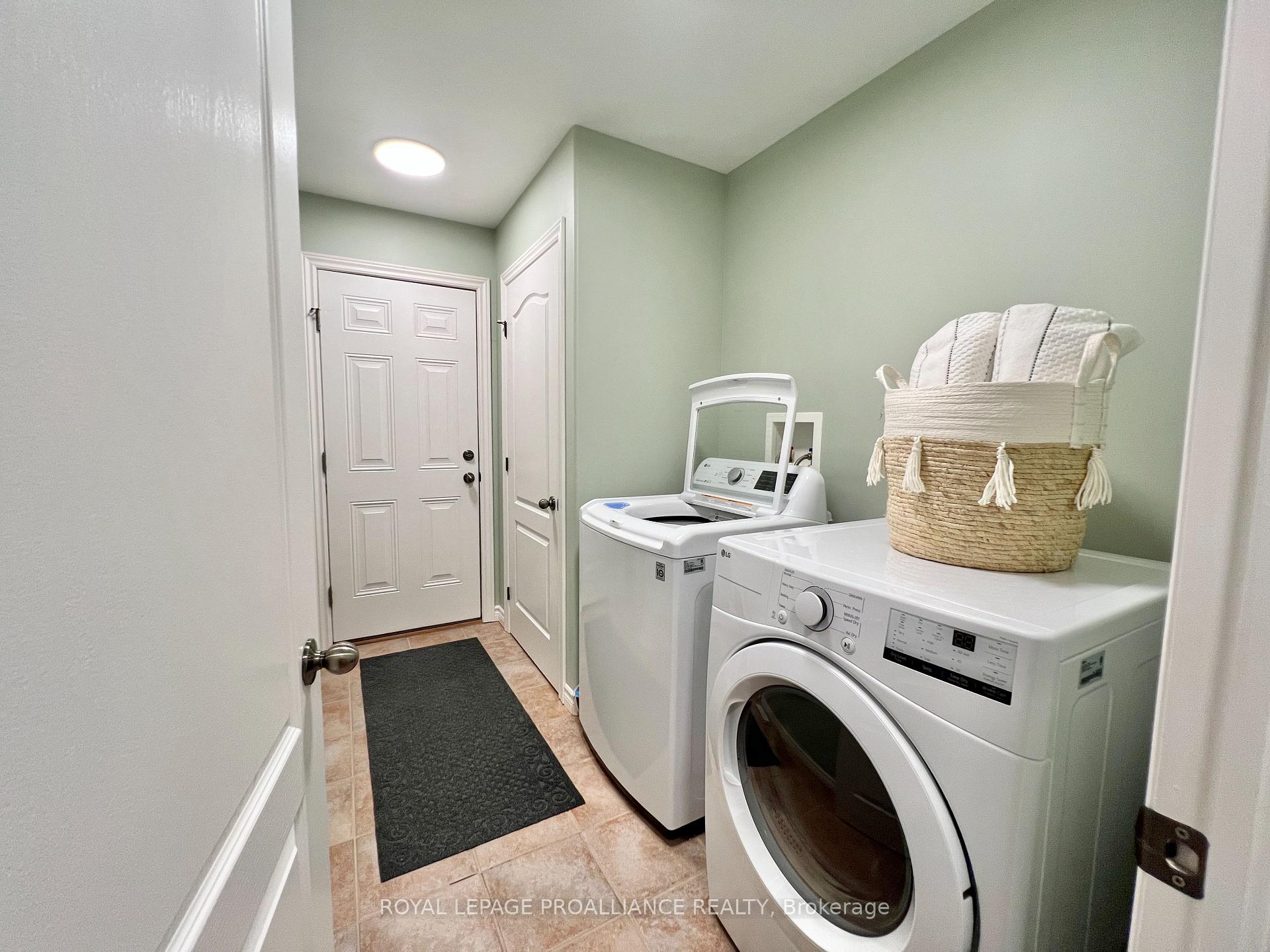 Photo 15 of 43 Chelsea Crescent, Belleville, Thurlow Ward — HOMEH