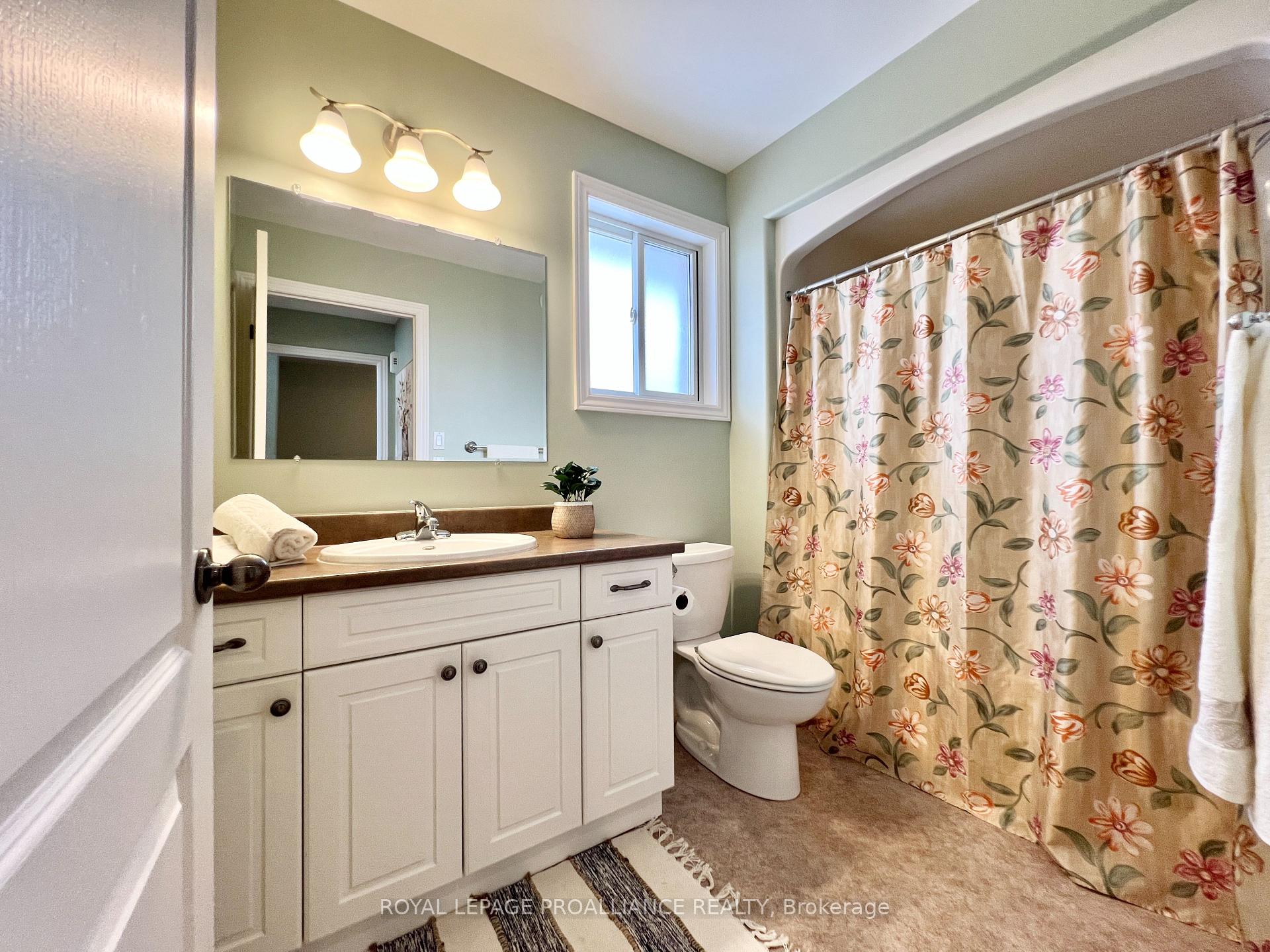 Photo 16 of 43 Chelsea Crescent, Belleville, Thurlow Ward — HOMEH