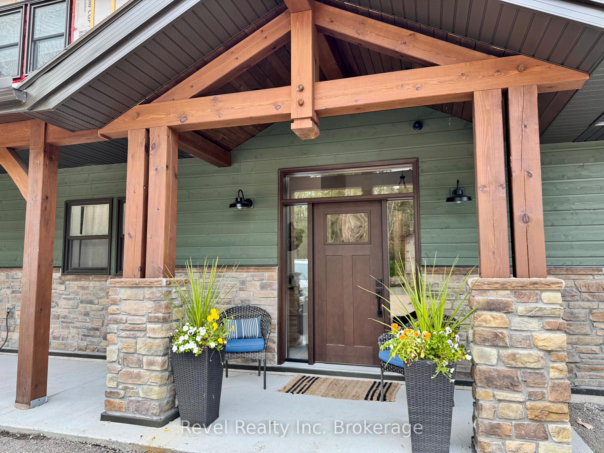 Front of 1196 River Road