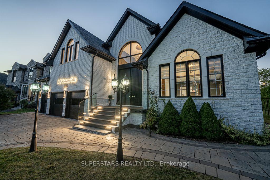 Photo 4 of 343 Athabasca Drive, Vaughan, Rural Vaughan — HOMEH