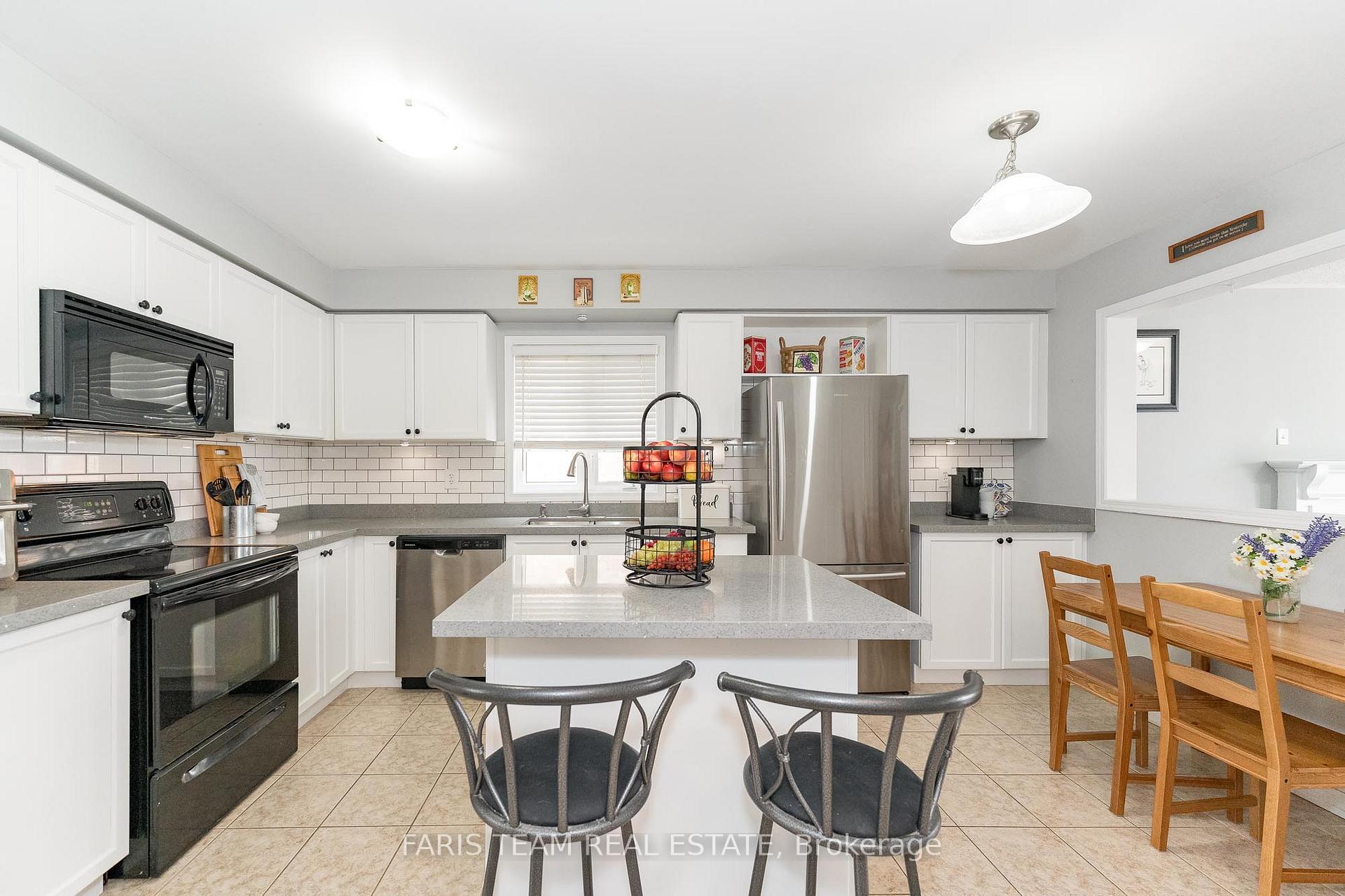 Photo 5 of 4 Callander Crescent, New Tecumseth, Alliston — HOMEH