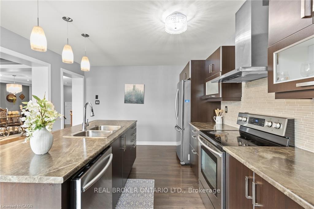 Photo 27 of 14 Carroll Lane, Brantford — HOMEH
